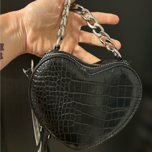 Heart-Shaped Purse - Picture 2 of 6